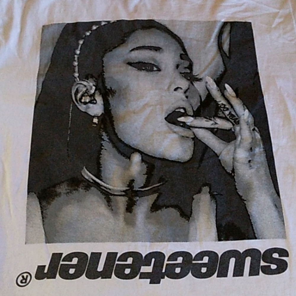 ariana grande sweetener world tour shirt sold out at all stores in person